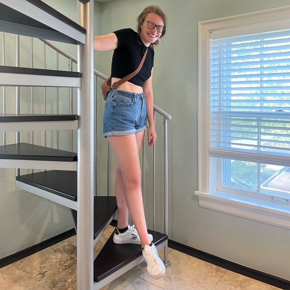 Meet your Posher, Olivia - Picture 2 of 8